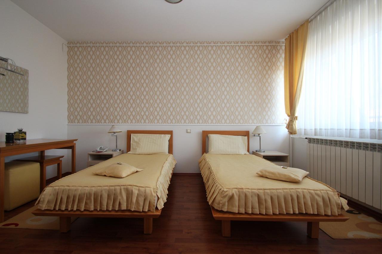 Garni Hotel Belvedere Kraljevo Esterno foto