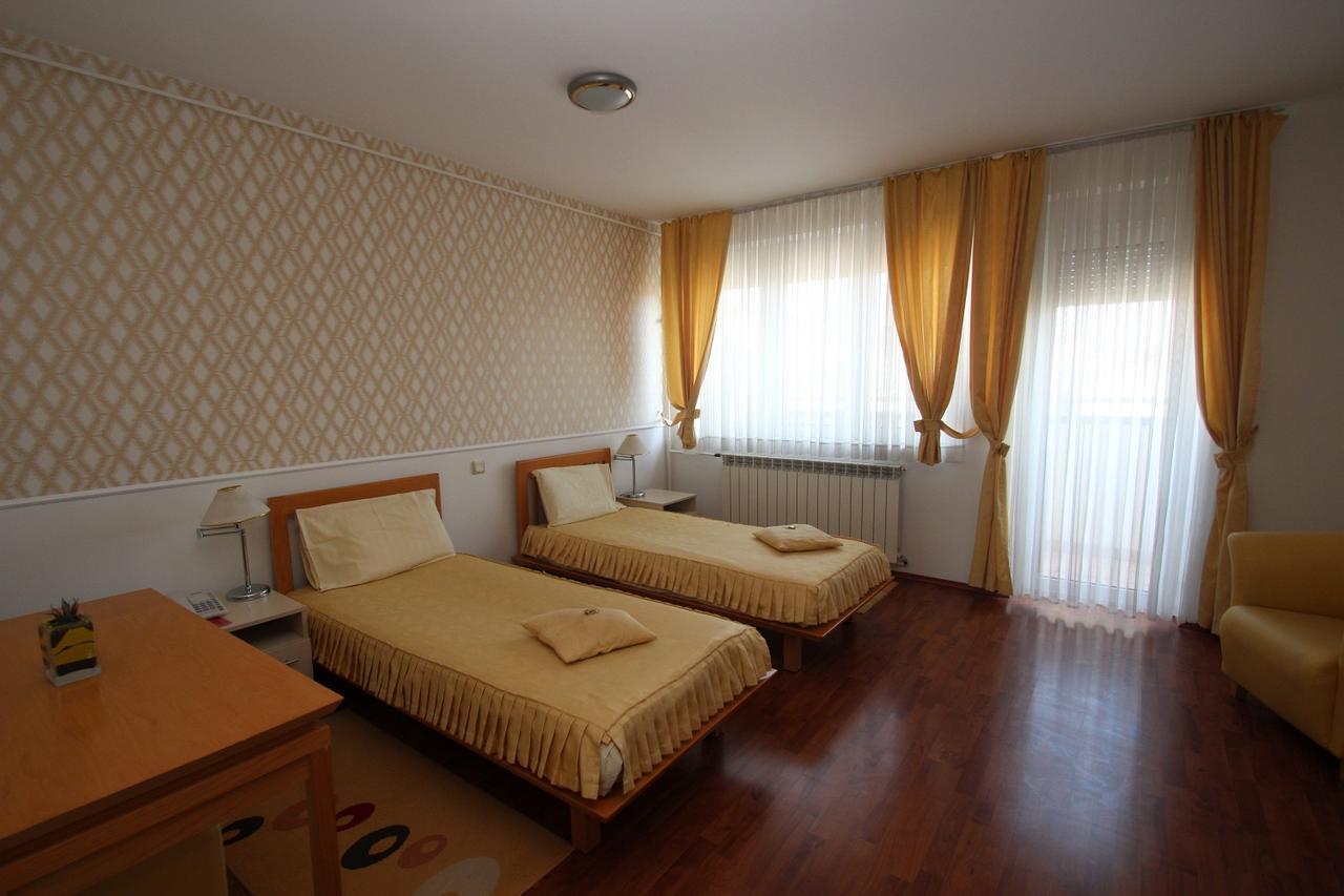 Garni Hotel Belvedere Kraljevo Esterno foto